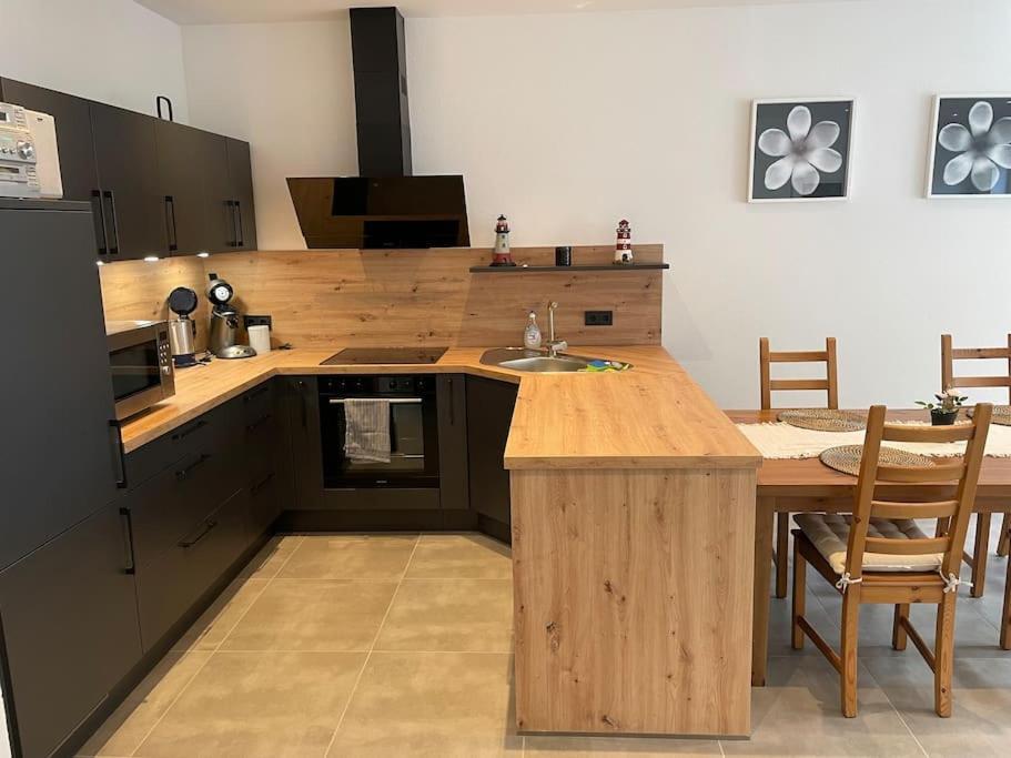 Gemuetliche, Topp Ausgestattete Ferienwohnung Bann Exterior foto